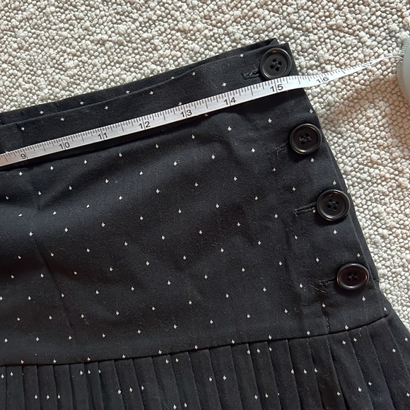 BCBGMaxAzria two tier pleated mini skirt, size 4. - Picture 7 of 7